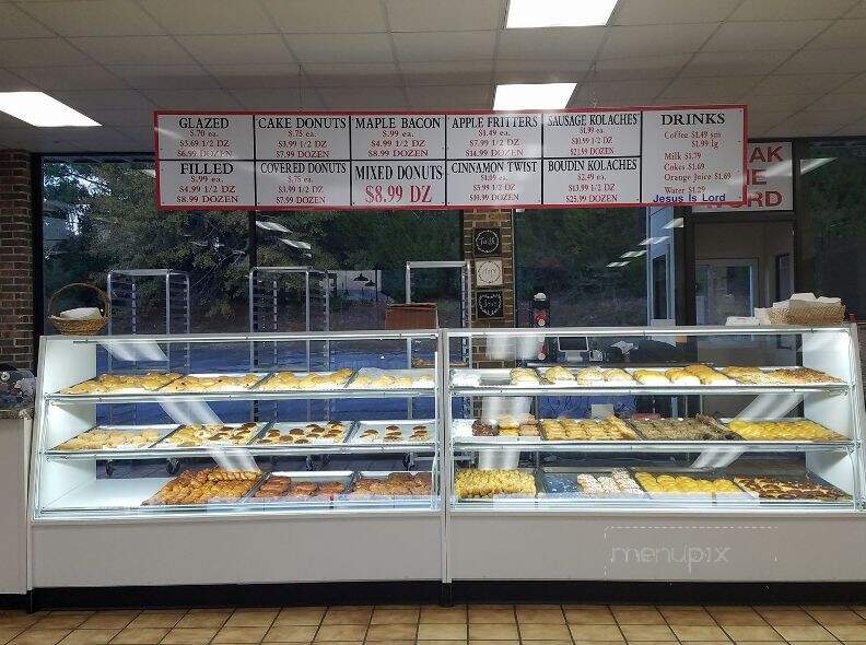 Lickin Good Donuts - Clanton, AL